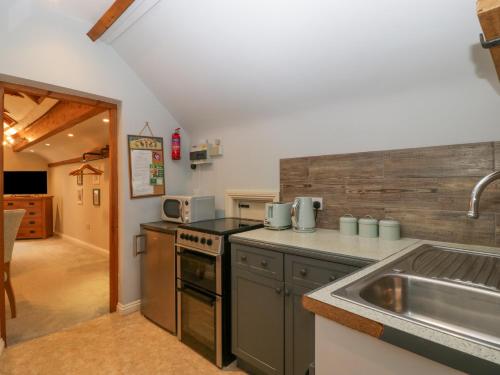 The Coach House Apartment - image 13