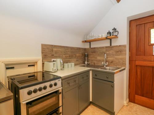 The Coach House Apartment - image 11