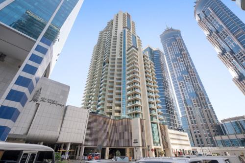 Elegant One-Bedroom Apartment At Missoni Tower with Balcony & Canal Views, Dubaj (zdjęcie 3)
