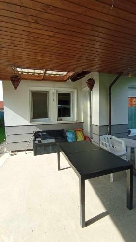 Klau & Bali Apartmanhaz Sopron in Fertorakos