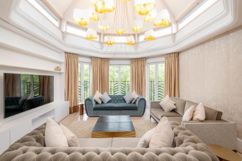 Fountain House - image 4