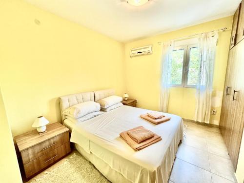 Prcanj sunny port apartments with shared pool - image 5