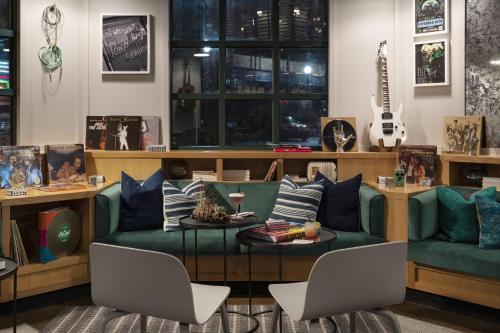 MOXY Memphis Downtown MOXY Memphis Downtown