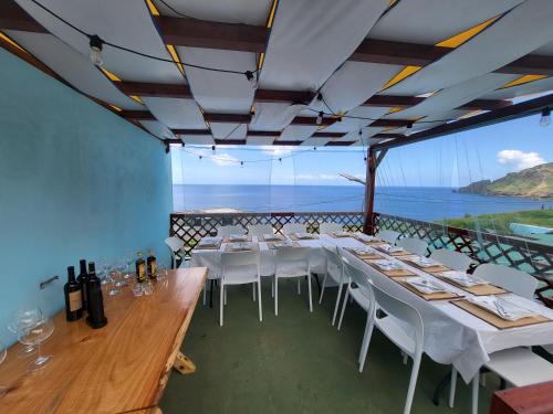 Restaurante, Fajã Beach House (Faja Beach House) in Vila Nova Sintra