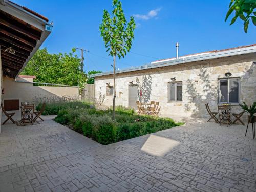 Andre Marie Stonewood Retreat in 華薩