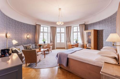 room detail thumbnail 1