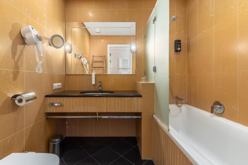 Rixwell Gertrude Hotel - image 12