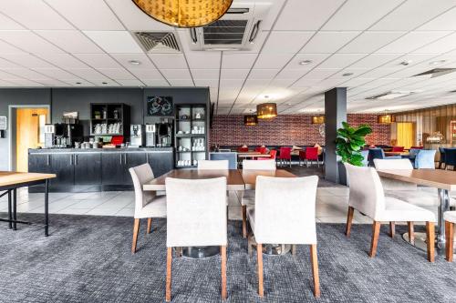 Park Inn by Radisson Peterborough - image 11