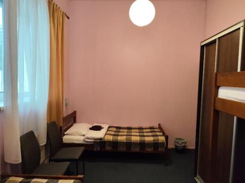 4 twin beds