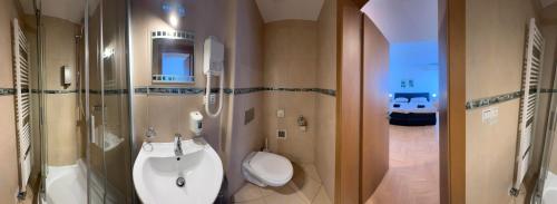 Double Room image 10