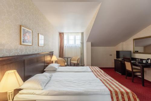 Superior Double or Twin Room image 10