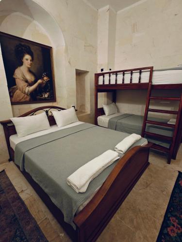1 double bed, 1 twin bed, 1 bunk bed