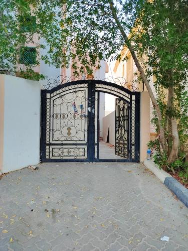 Exterior view, Private Guest Room in Kuwaitat near Municipal Bus Station