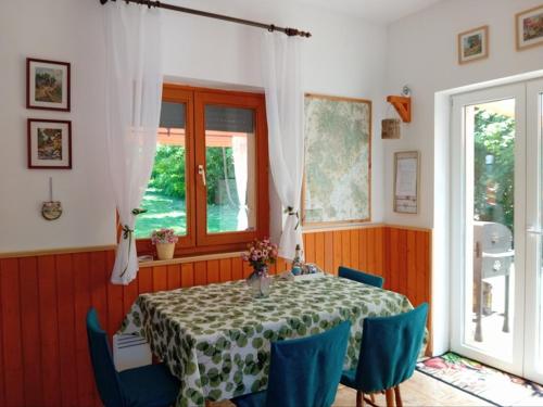 virtuve, Hollós-patak Vendégház (Hollos-patak Vendeghaz) in Komlóska