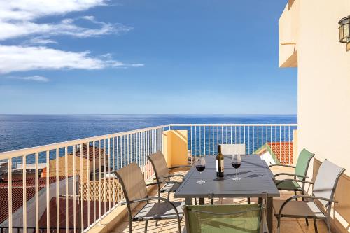 villa com piscina entre o mar e as montanhas 1