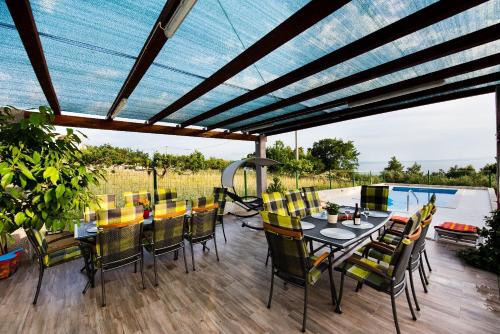 3 bedrooms, 5 beds