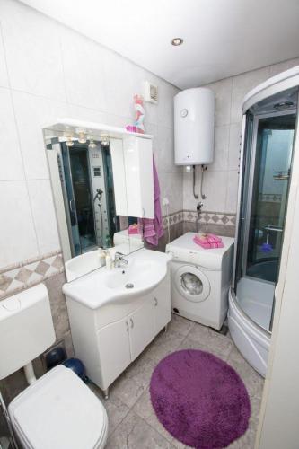 Apartment Jerko - 200 m from beach - image 6