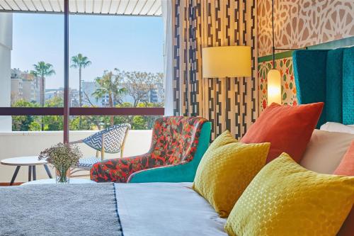 room detail thumbnail 1