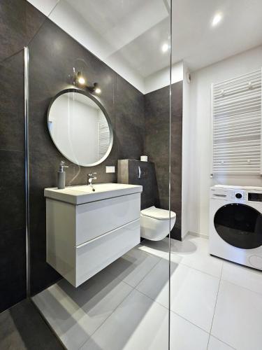 Komputerowa Charming Apartment - Tap to explore photos