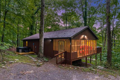Hot Tub Screened Porch Fire Pit at River Cabin in Great Cacapon, USA