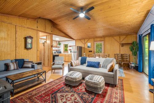 River Cabin w Great Views, Screened Porch & Fire Pit detail