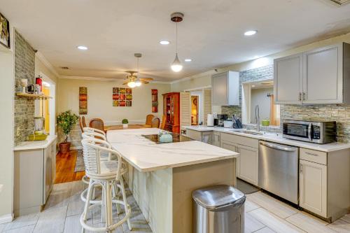 Spacious Plant City Home 1 Mi to Dtwn in Plant City, USA
