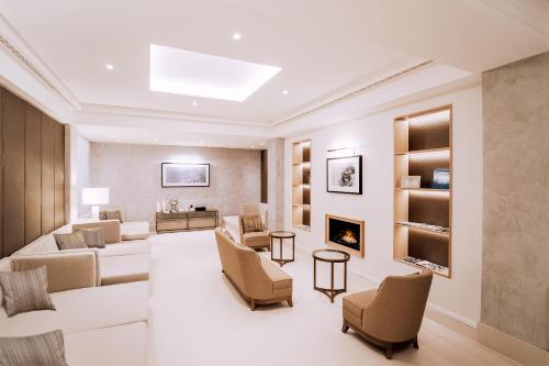 Gyógyfürdő, Hotel Adlon Kempinski near Sony Center