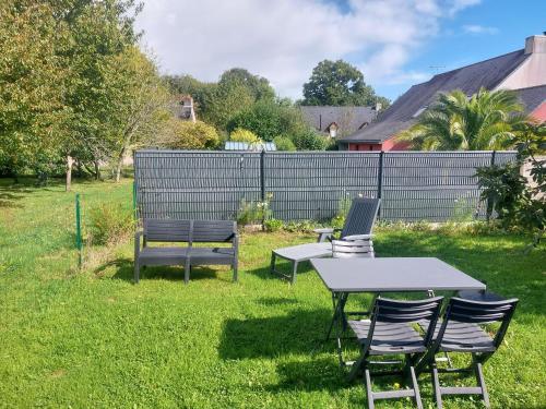 สวน, Studio confort proche de la mer sur la côte d'Emeraude - Le Minihic sur Rance (Studio confort proche de la mer sur la cote d'Emeraude - Le Minihic sur Rance) in ดีนาร์