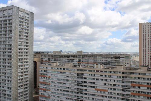 Bright studio in the heart of Paris - image 9