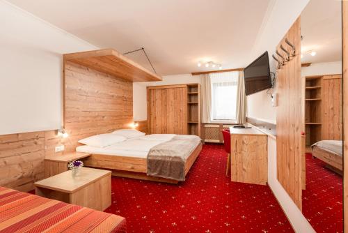 Double Room image 10
