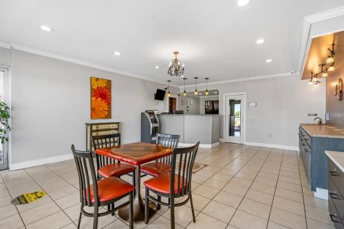 Lobby, OYO Hotel Augusta Downtown near Augusta regionale lufthavn