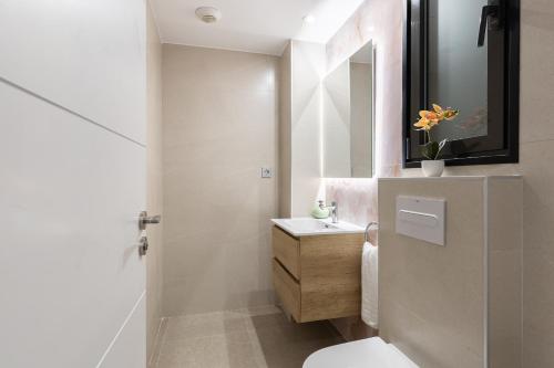 Cosmo Apartments Consell de Cent - Plaza Universitat - image 2