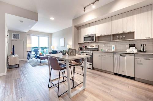 Luxury Apt On Harbor - ESC-1058 in Stamford, USA