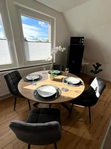 WD Living Wooden Black and White inkl Parkplatz in Burgdorf, Deutschland