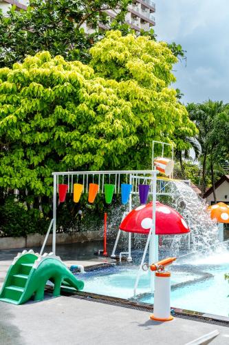 Swimming pool, Villa Navin near Three Kingdoms Park