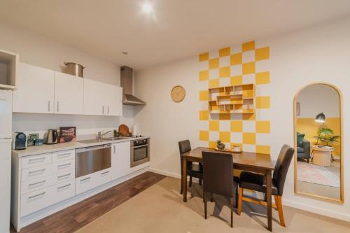 Linwood Luxe Your Elegant 1BR Oasis on Cashel in Phillpstown