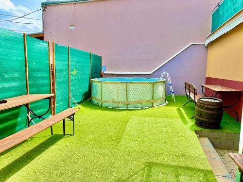 泳池, Penzion bazén víno sklep U Palečků (Penzion bazen vino sklep U Palecku) in 德漢斯歐芬