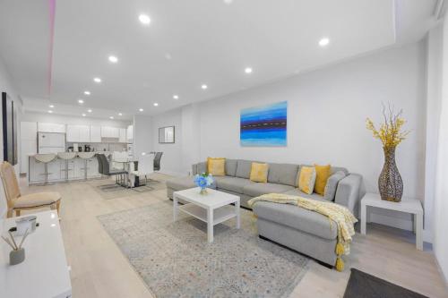 Comfortable remodeled apartment 2 BR on the beach in Sunny Isles Beach, USA