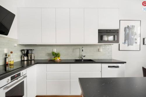 Central med enorm takhojd in Hägersten - Liljeholmen