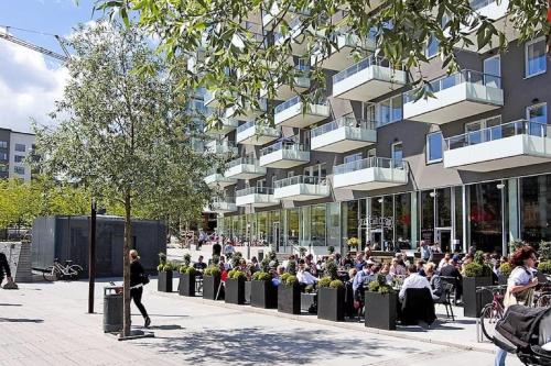 Central med enorm takhojd in Hägersten - Liljeholmen