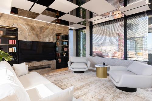 Cosmo Suite Penthouse - image 7