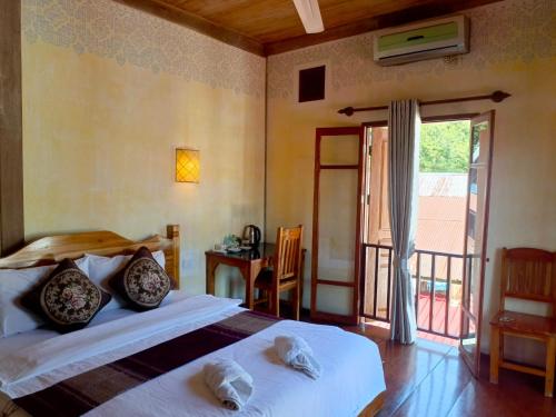 Double Room with Private Bathroom image 2