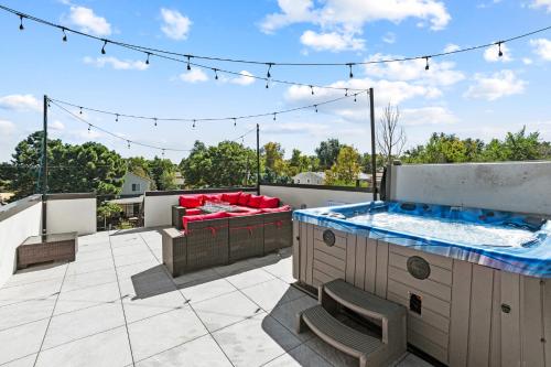 อ่างแช่น้ำร้อน, 19th Hole Clubhouse near สวนสนุกเลคไซด์