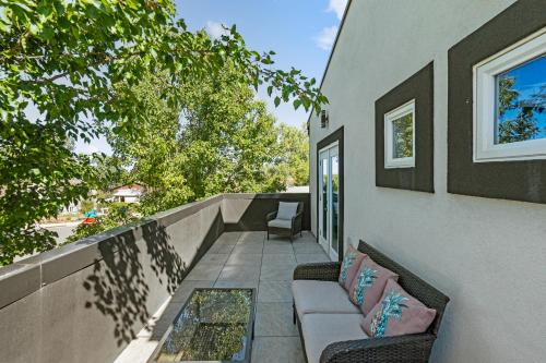 المرافق, 19th Hole Clubhouse in Regis