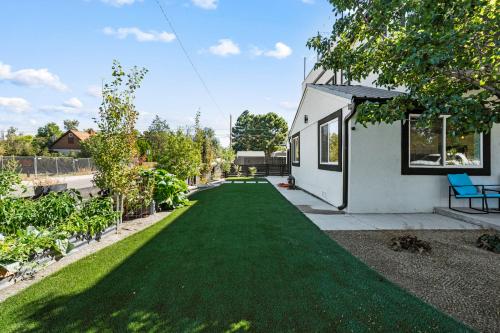 สภาพแวดล้อมโดยรอบ, 19th Hole Clubhouse near สวนสนุกเลคไซด์