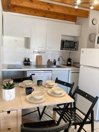 ห้องครัว, Les SARDINES BLEUES pour 2 à 4 vacanciers (Les SARDINES BLEUES pour 2 a 4 vacanciers) in การ์ญัก