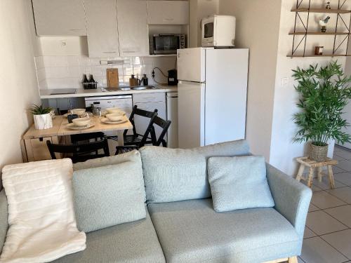 ห้องครัว, Les SARDINES BLEUES pour 2 à 4 vacanciers (Les SARDINES BLEUES pour 2 a 4 vacanciers) in การ์ญัก