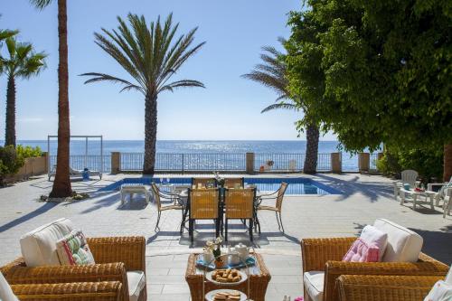 Meneou Beachfront Villa Sunset - image 2