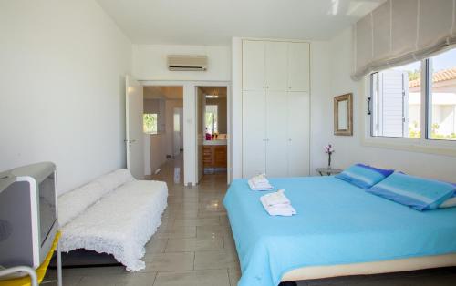 Meneou Beachfront Villa Sunset - image 5