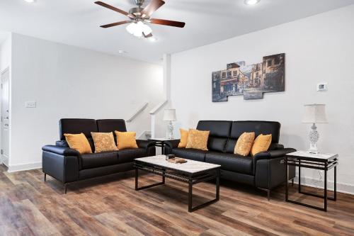 Retro - A Birdy Vacation Rental in Atascosa